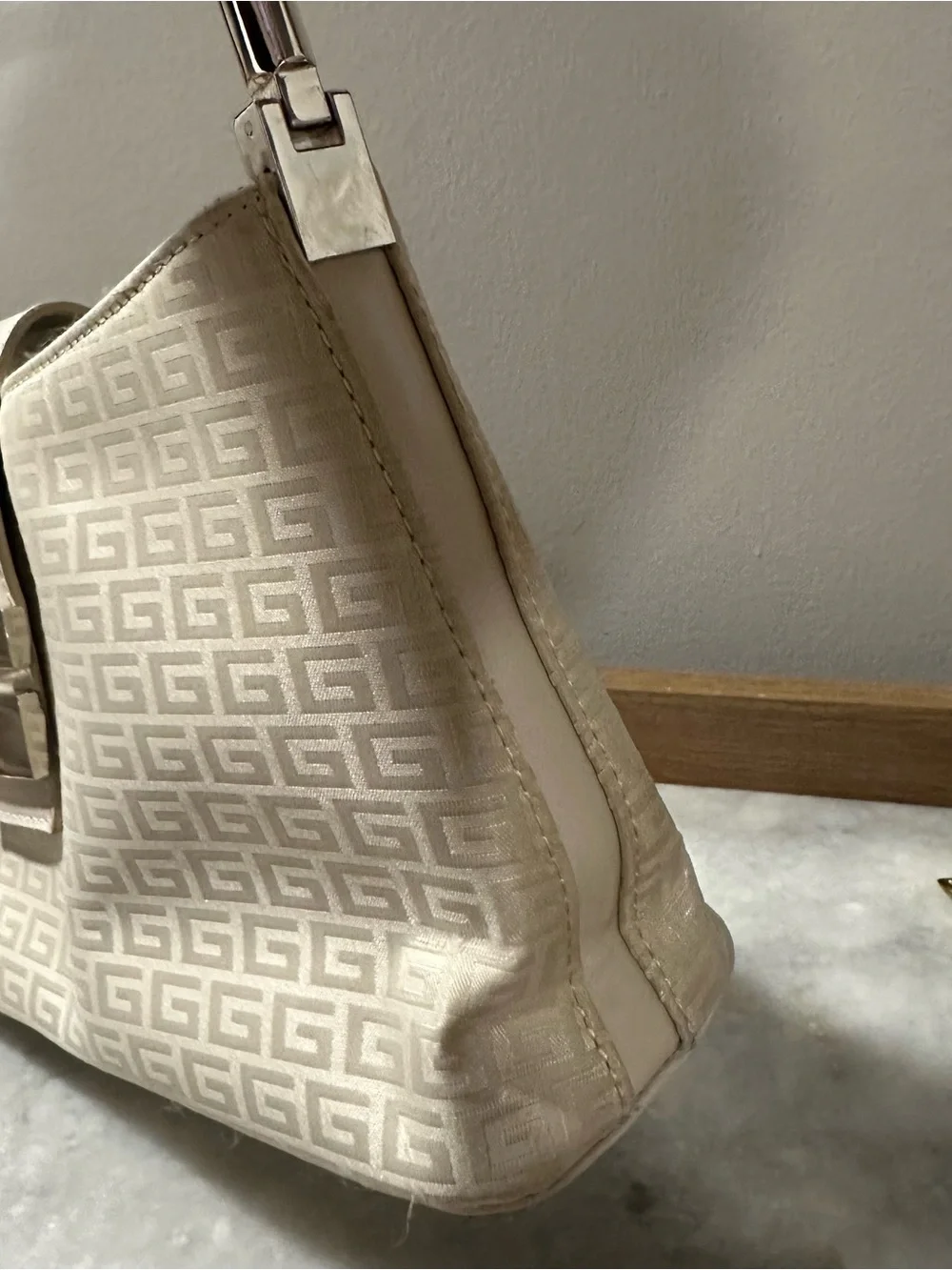 Vintage Cream-White Shoulder Bag with G Buckle